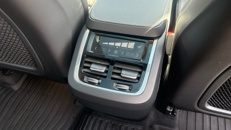 Volvo XC90 2.0 B6P Ultimate Dark 5dr AWD Geartronic Petrol Estate